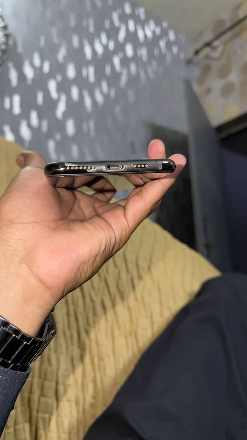 Apple iPhone 11 Pro Max 2