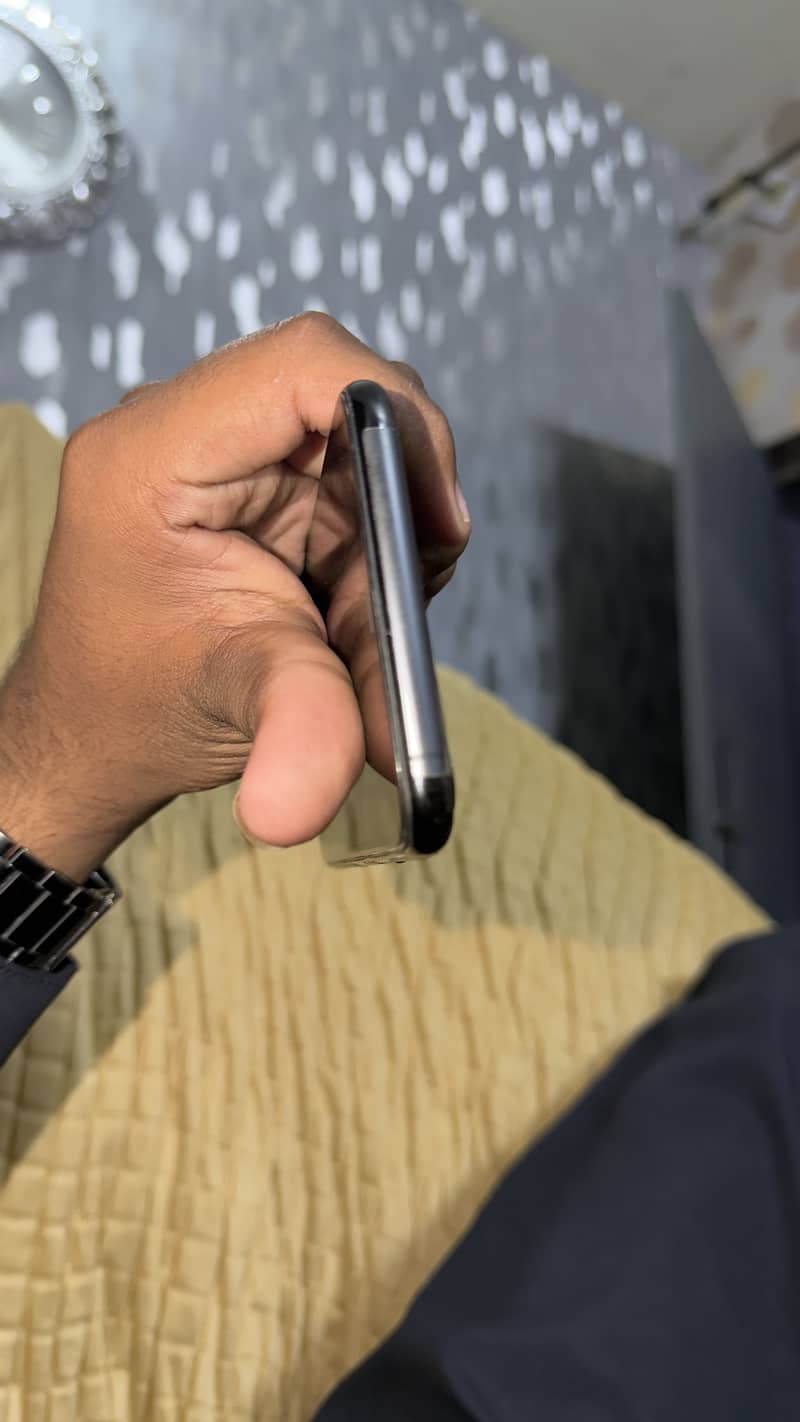 Apple iPhone 11 Pro Max 3