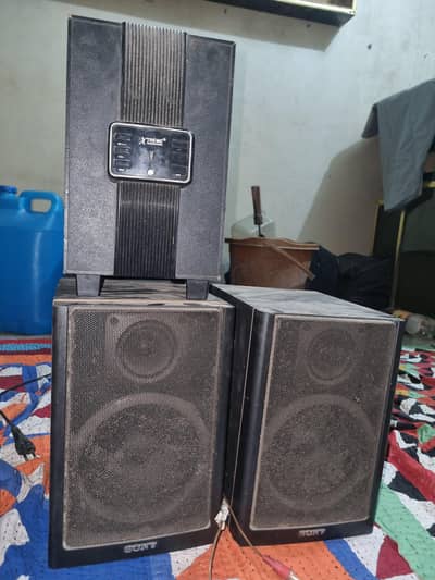 Xtreme ka bass hai or sony ke speker