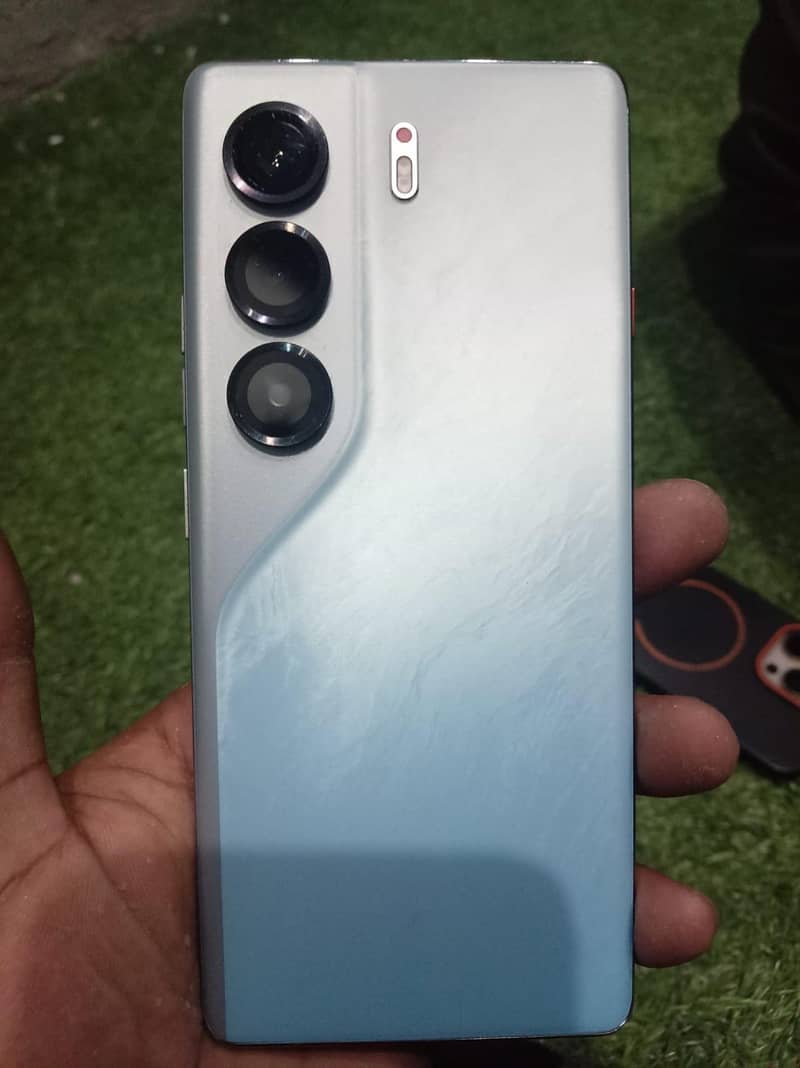 Tecno CAMON 40 Pro 4
