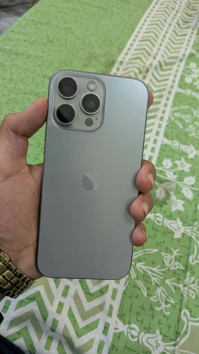 Apple iPhone 16 Pro Max 2
