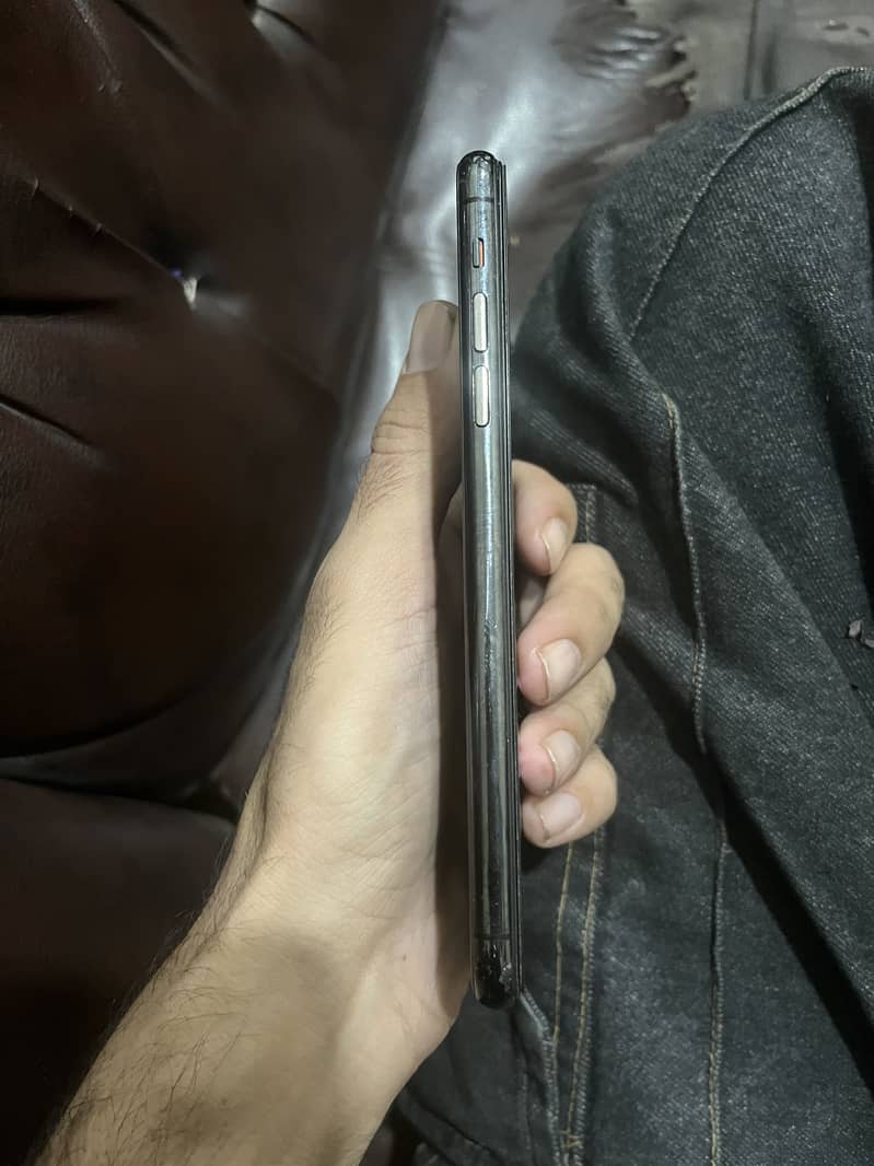 Apple iPhone 11 Pro Max 0