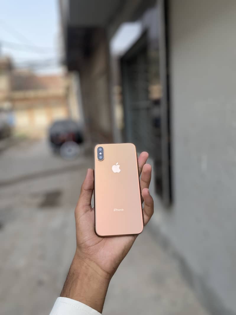 Apple iPhone XS 4