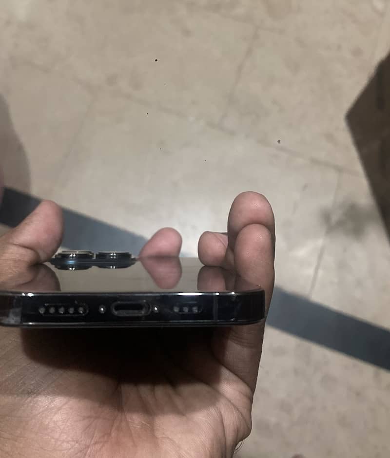 Apple iPhone 13 Pro 4