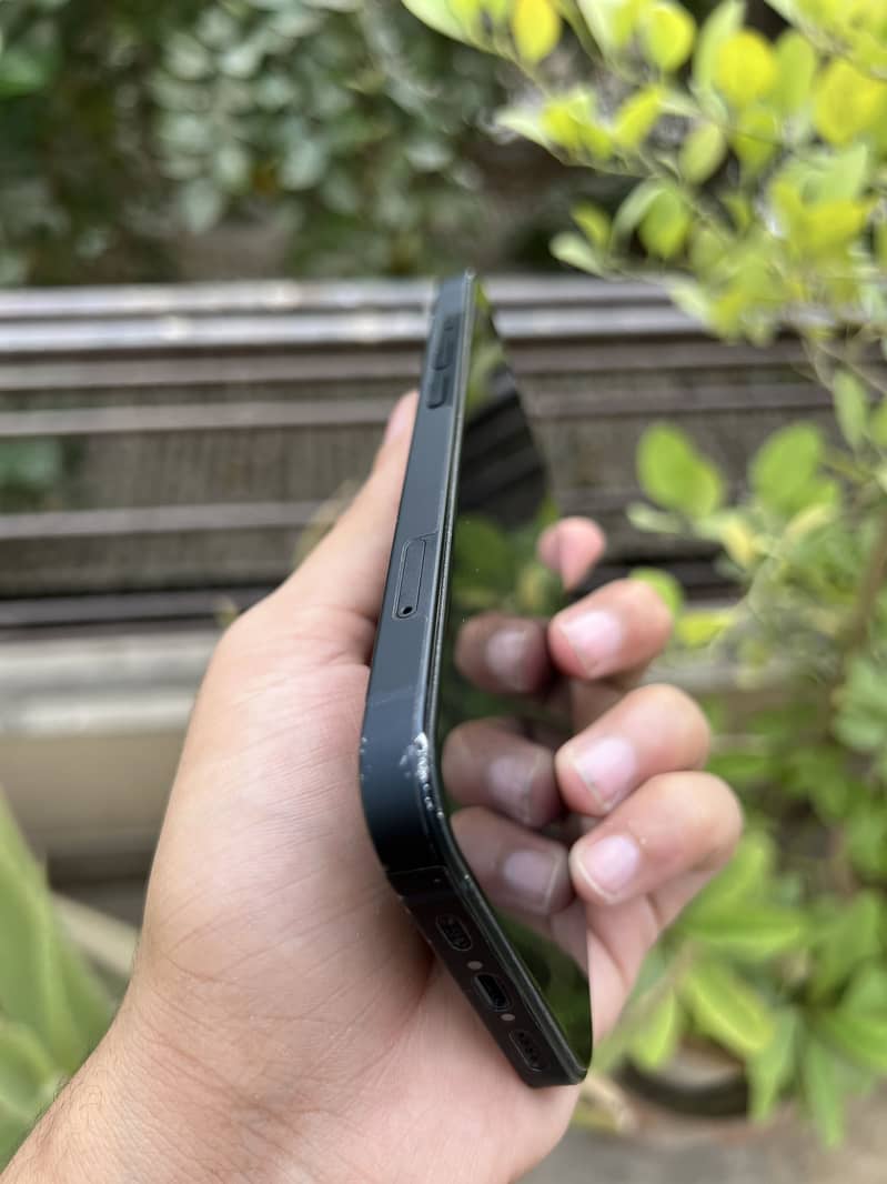 Apple iPhone 13 4