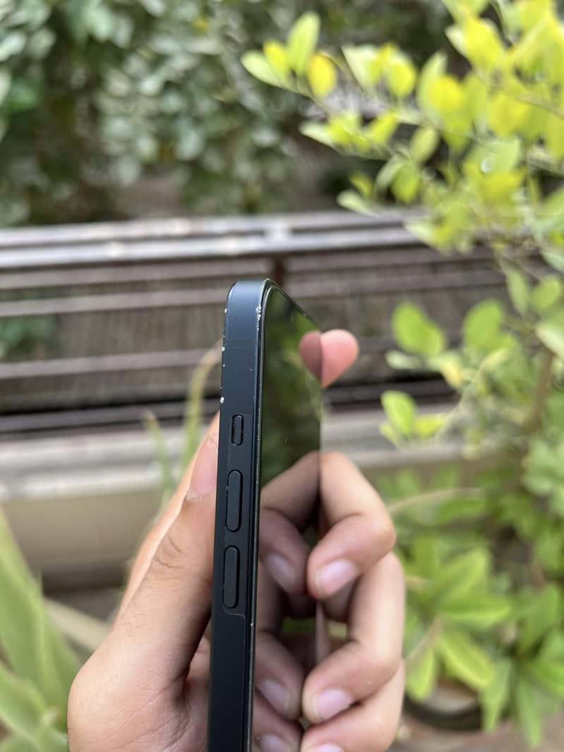 Apple iPhone 13 5