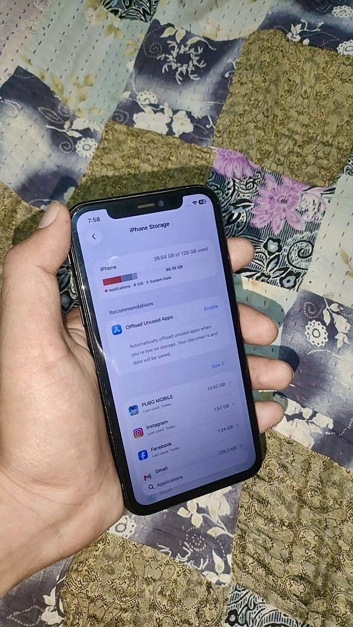 Apple iPhone 11 - Mint Condition 0