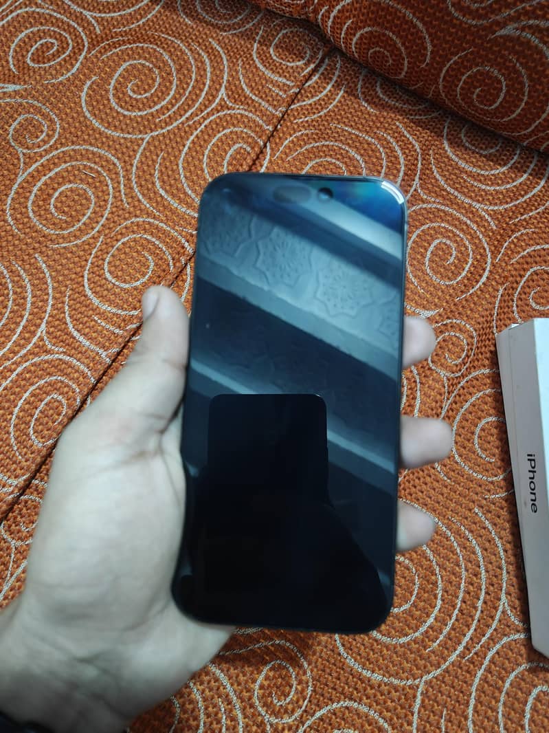 Apple iPhone 16 Pro 1