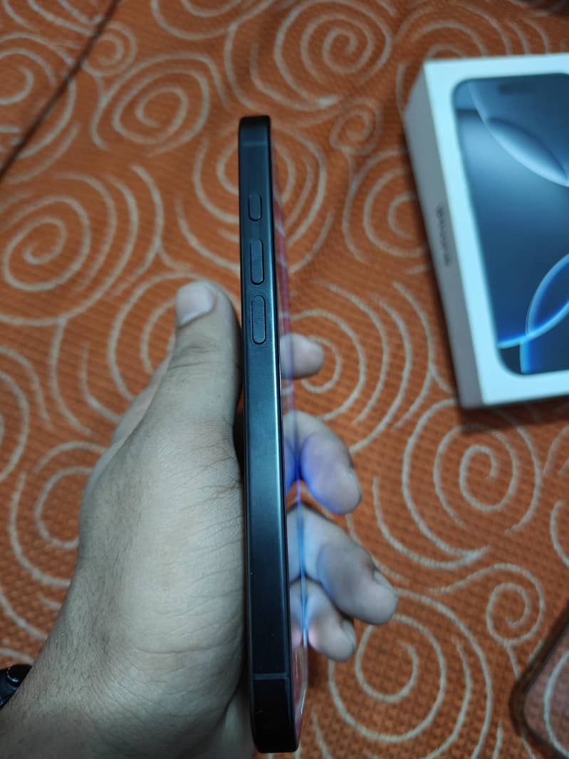 Apple iPhone 16 Pro 5