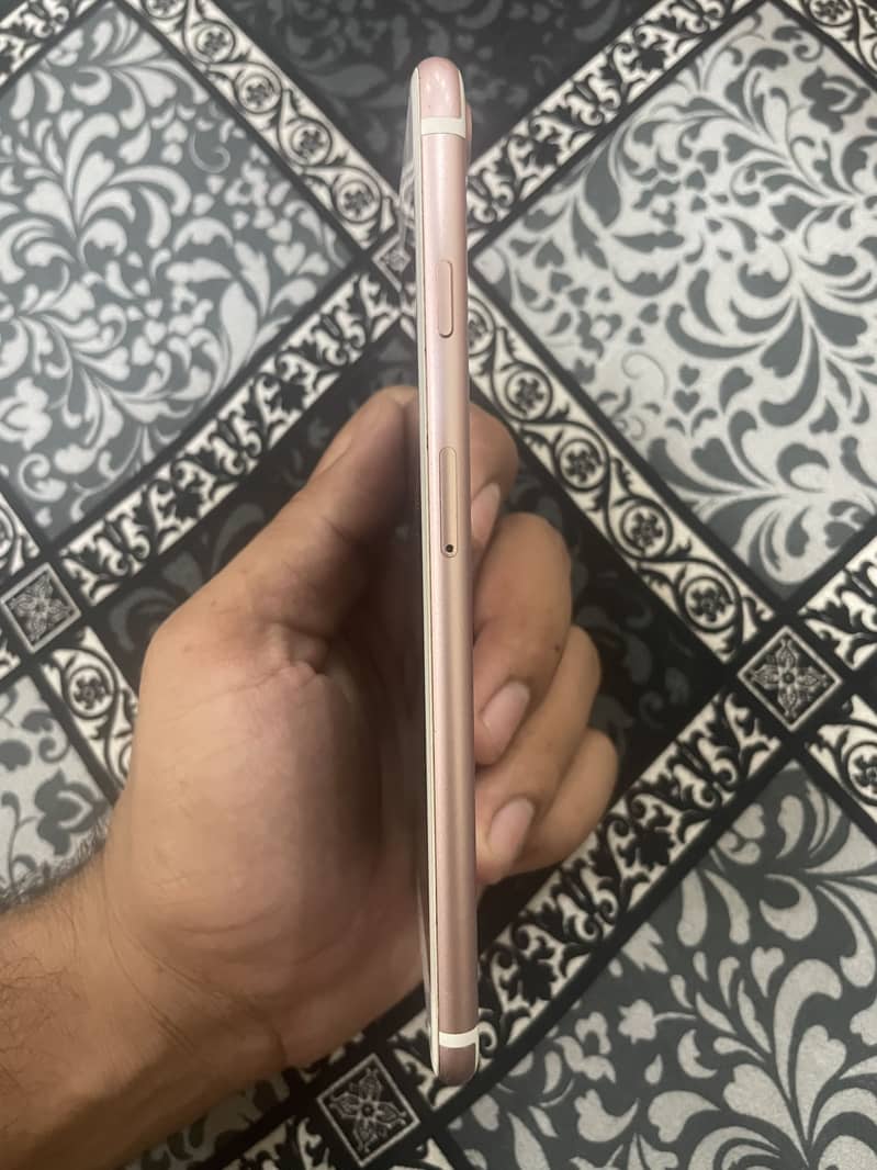 Apple iPhone 7 Plus 2