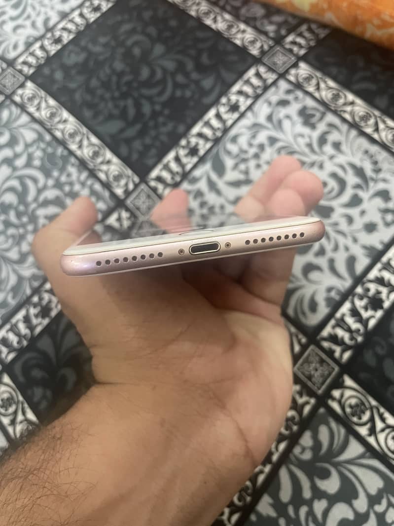 Apple iPhone 7 Plus 5