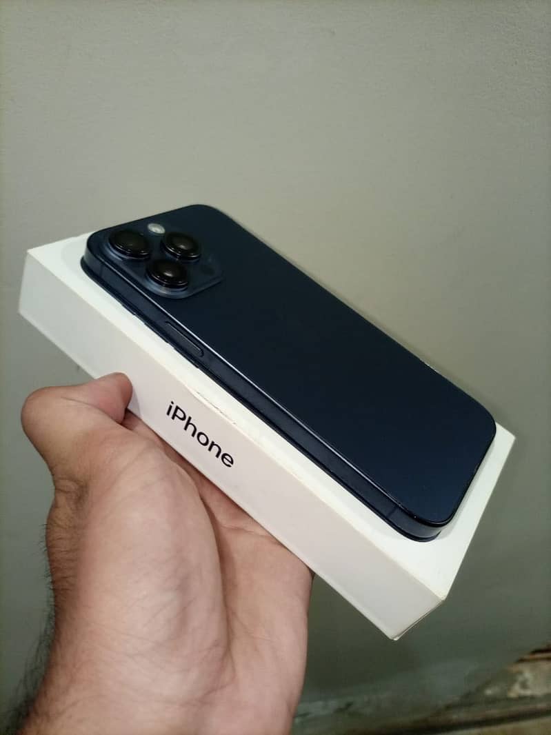 Apple iPhone 15 Pro Max 0