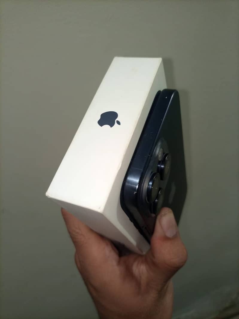 Apple iPhone 15 Pro Max 3