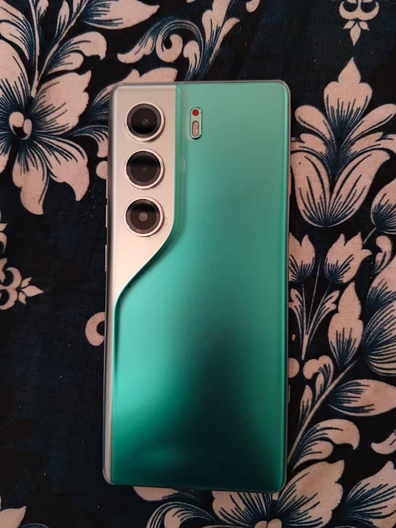 Tecno CAMON 40 Pro 0