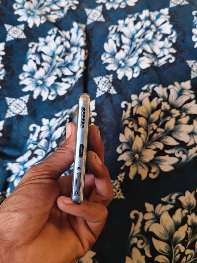 Tecno CAMON 40 Pro 1