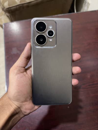 Realme 15 5G – 16GB / 512GB – 10/10 Condition – Box & Charger