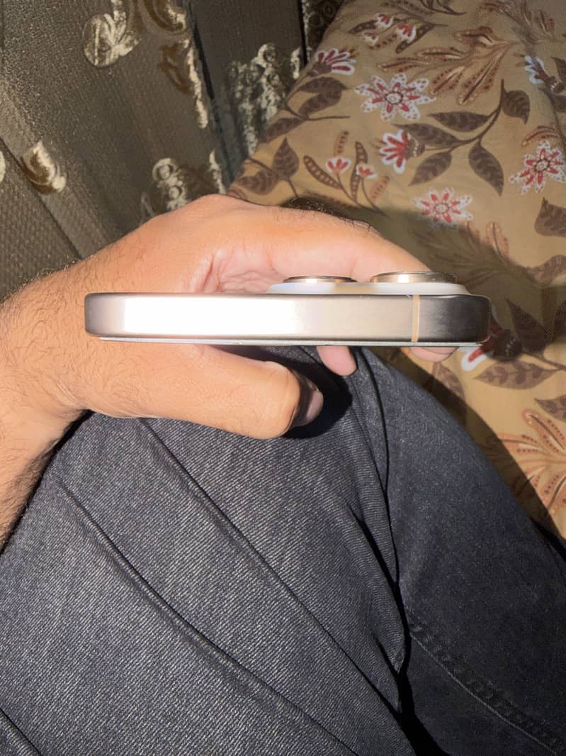 Apple iPhone 16 Pro Max 5