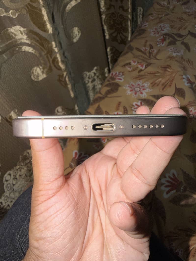 Apple iPhone 16 Pro Max 6