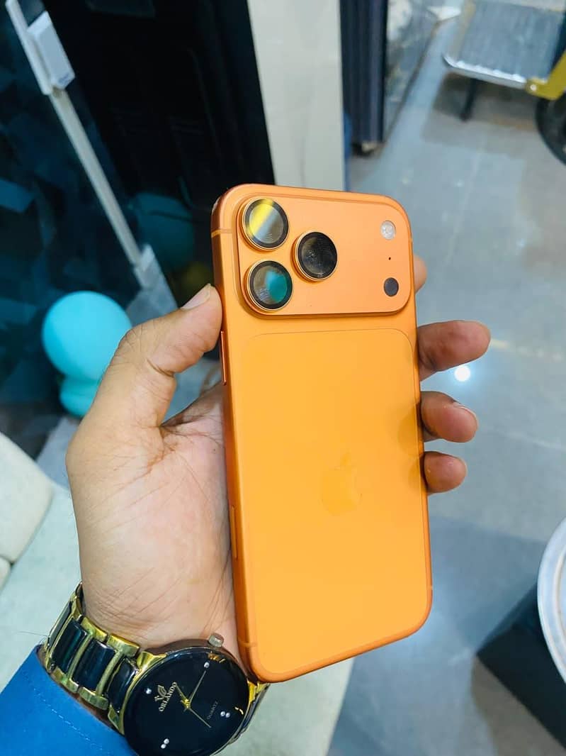 Apple iPhone 17 Pro Max 4