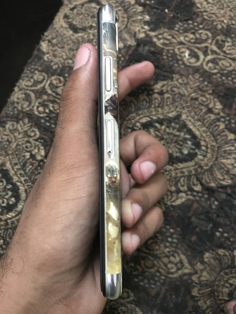 Apple iPhone X 3