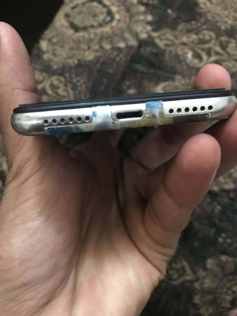 Apple iPhone X 4