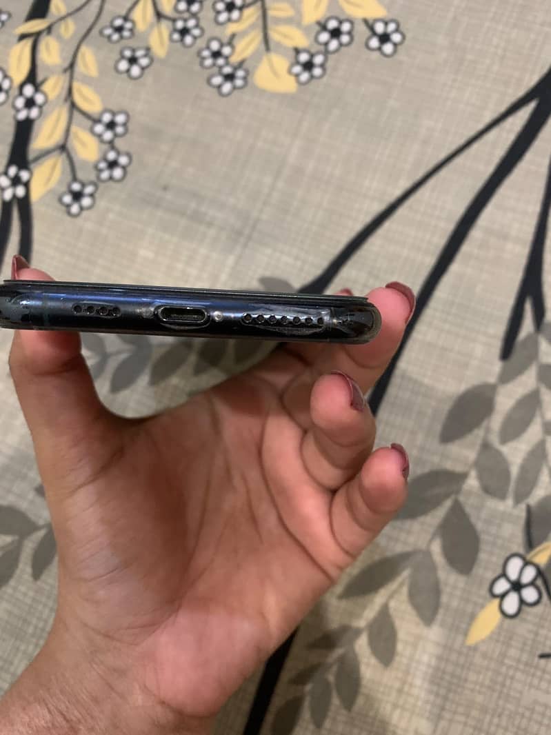 Apple iPhone 11 Pro Max 9