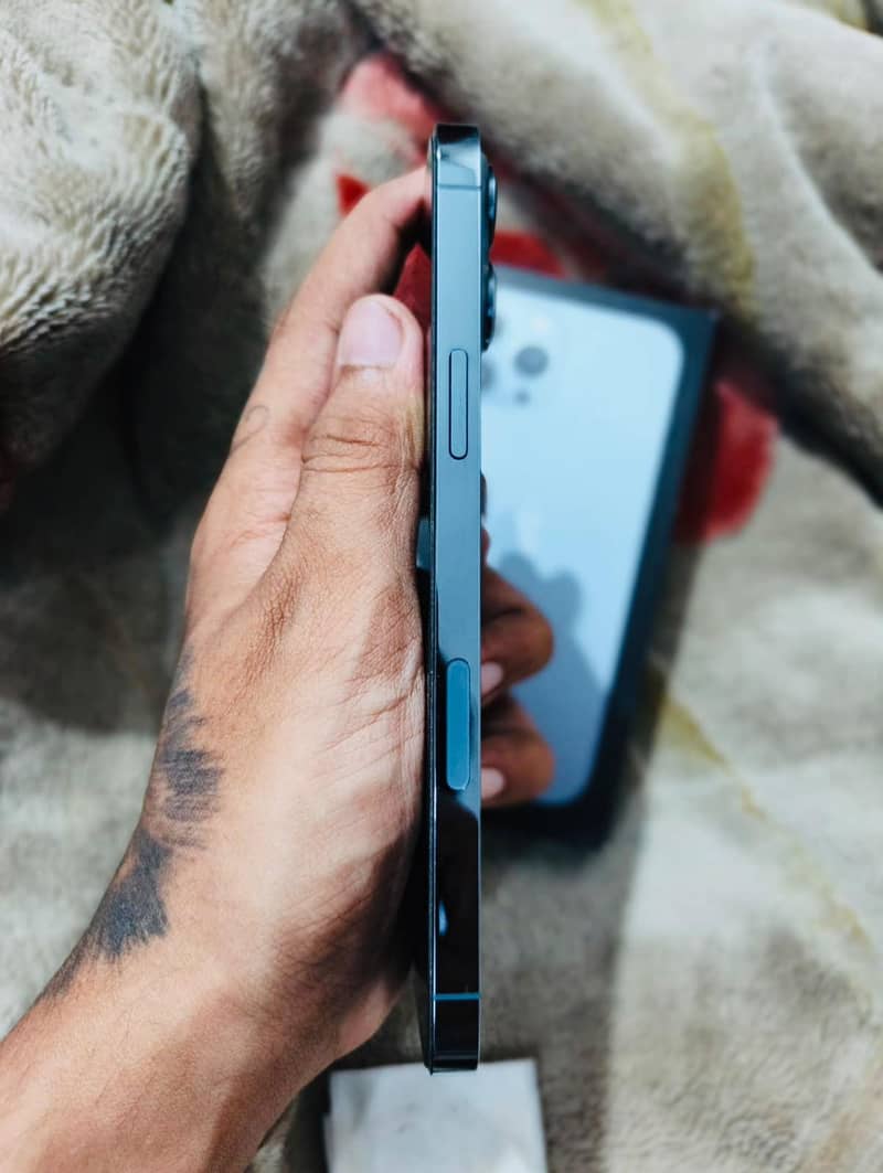 Apple iPhone 13 Pro Max 4