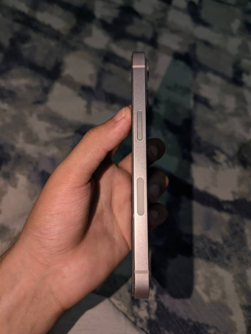 Apple iPhone 13 2