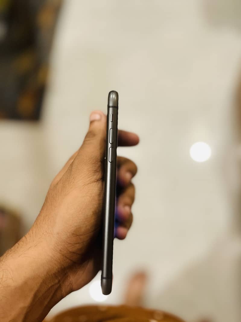 Apple iPhone 11 3
