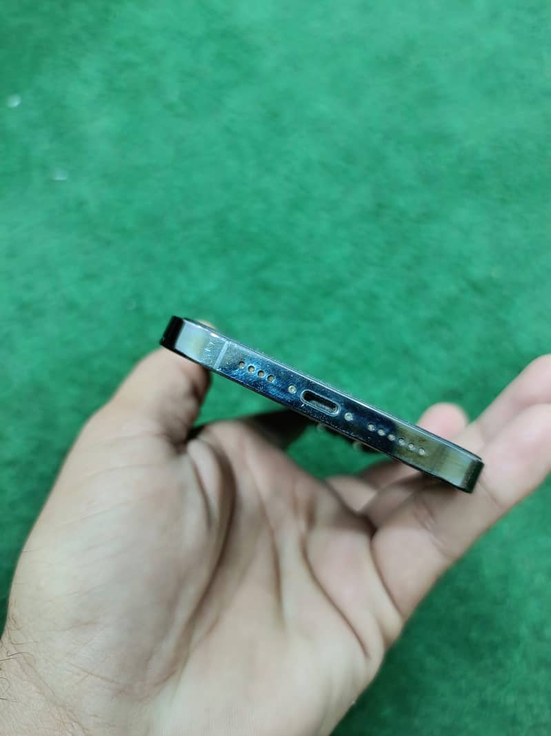 Apple iPhone 13 Pro Max 4