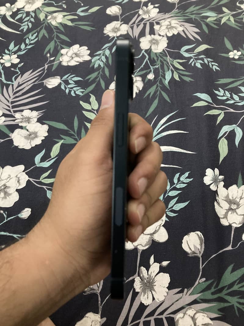 Apple iPhone 13 7