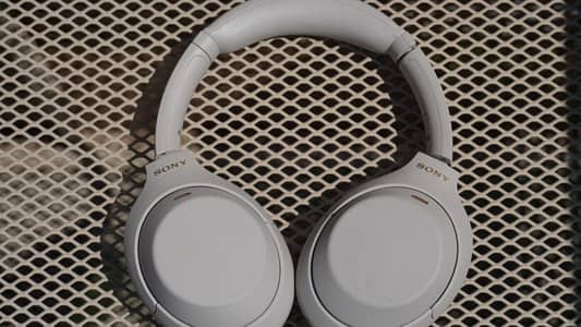 Sony WH-1000XM4 Platinum Silver | Box & Accessories