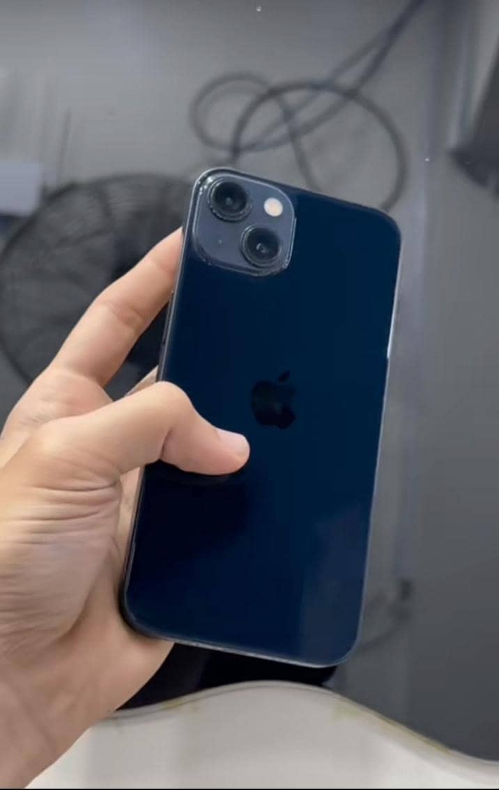 Apple iPhone 13 0