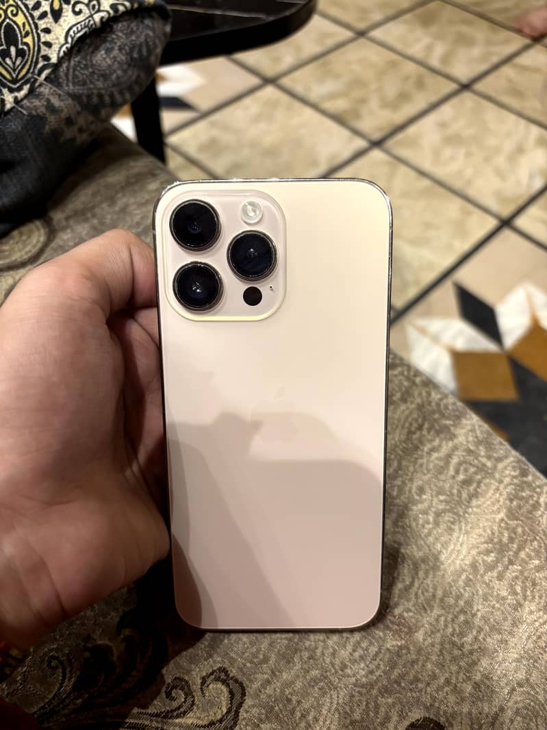 Apple iPhone 14 Pro Max 0