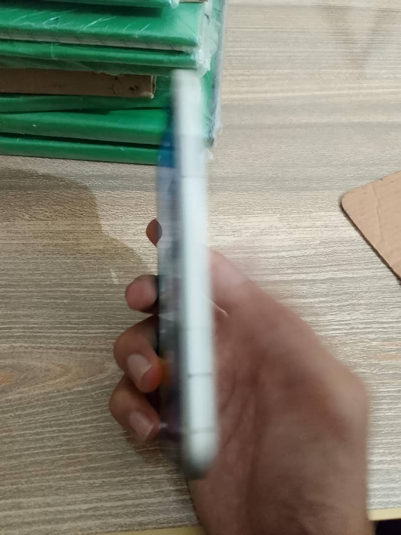 Apple iPhone 11 3