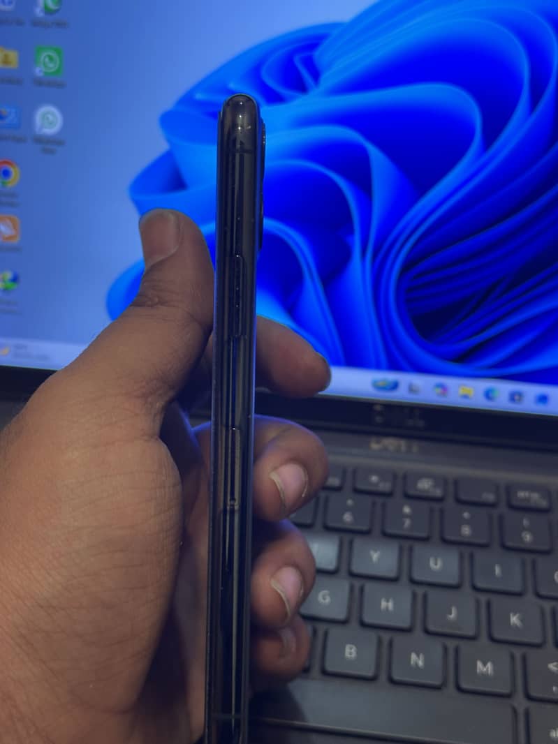 Apple iPhone 11 Pro 1