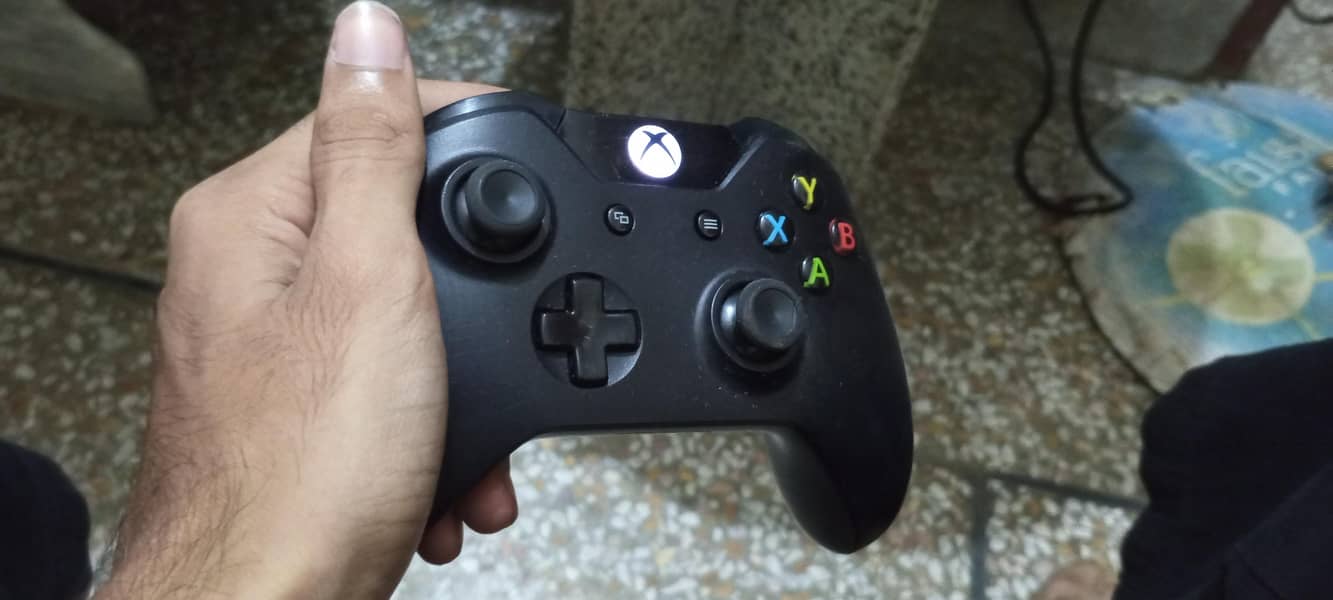 Xbox one with 1 controller 5 games 3