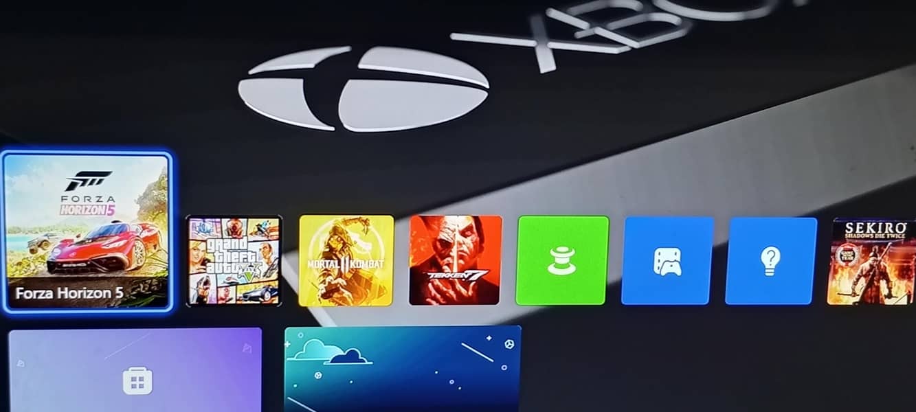 Xbox one with 1 controller 5 games 4