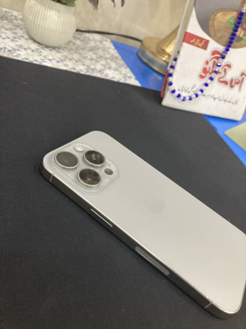 Apple iPhone 15 Pro 3
