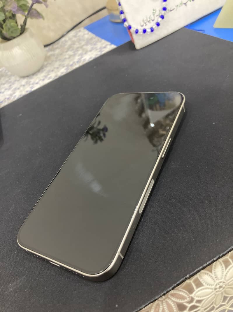 Apple iPhone 15 Pro 4