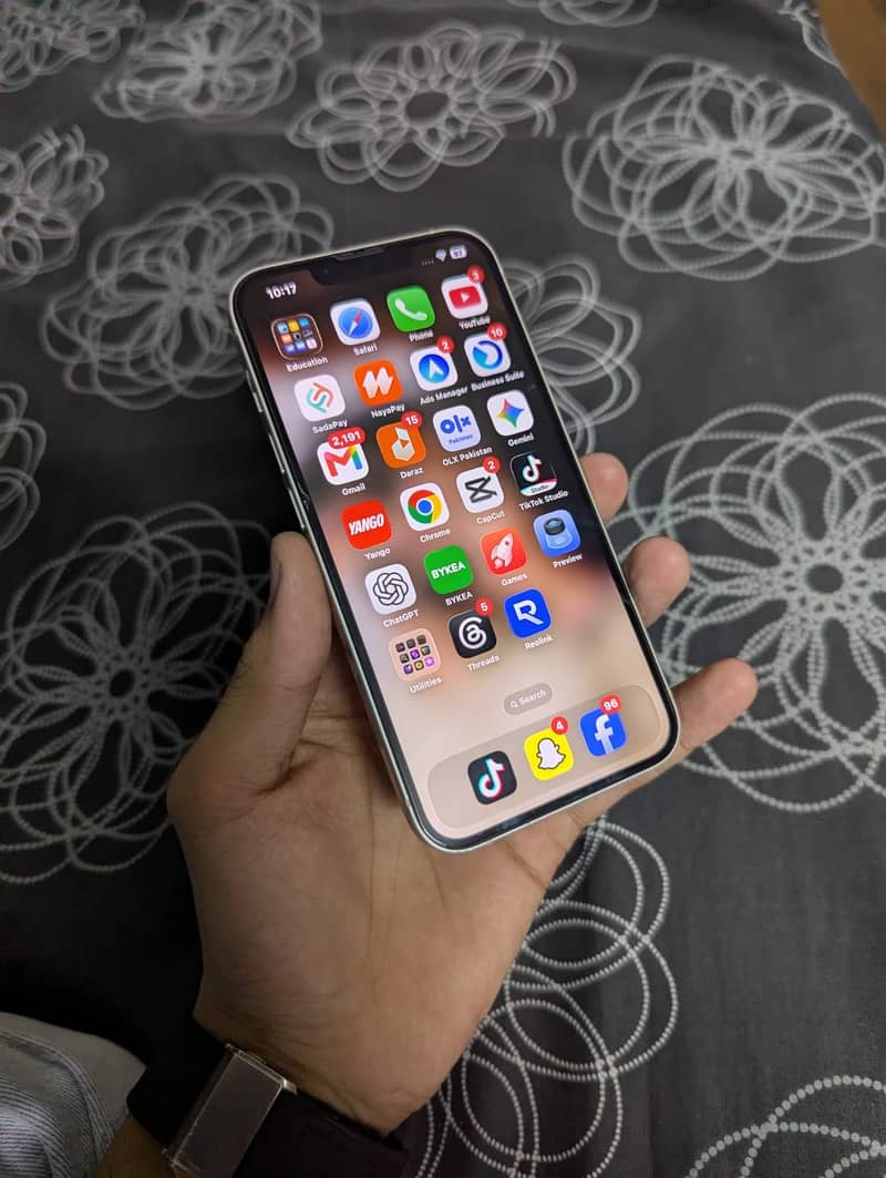 Apple iPhone 13 3