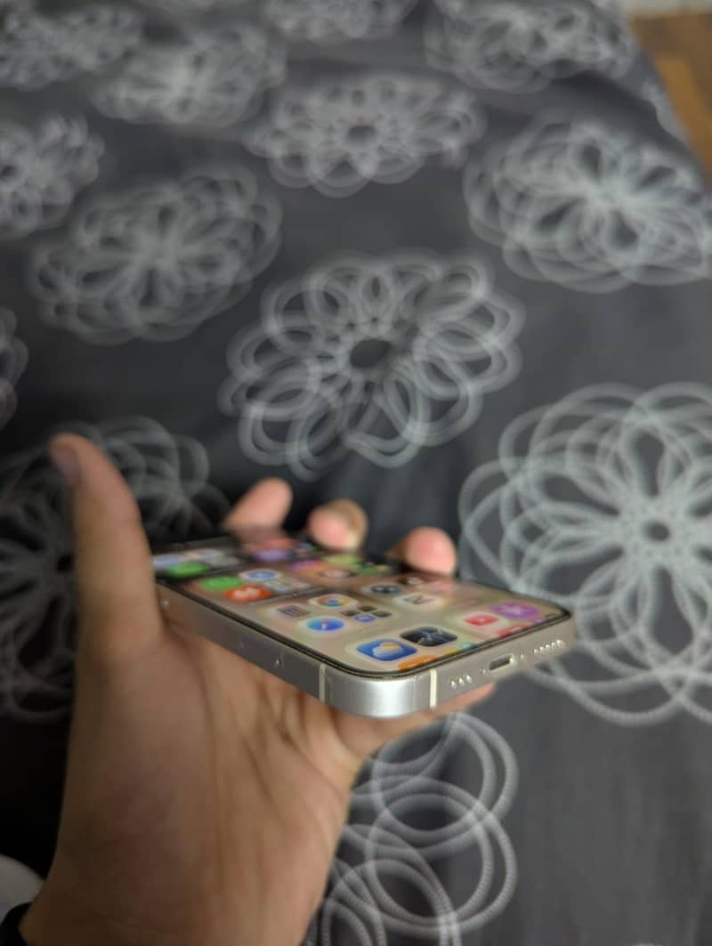 Apple iPhone 13 5