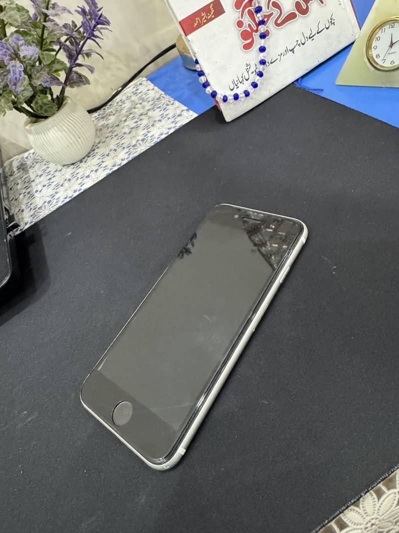 Apple iPhone SE 8