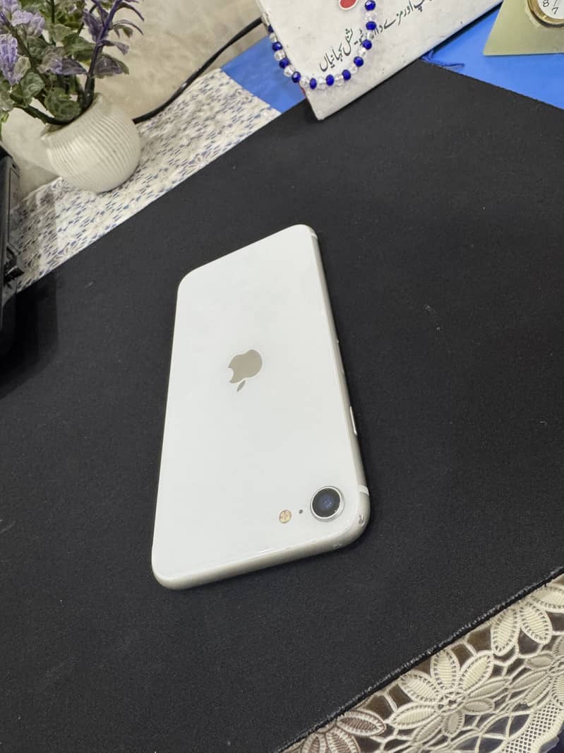 Apple iPhone SE 11