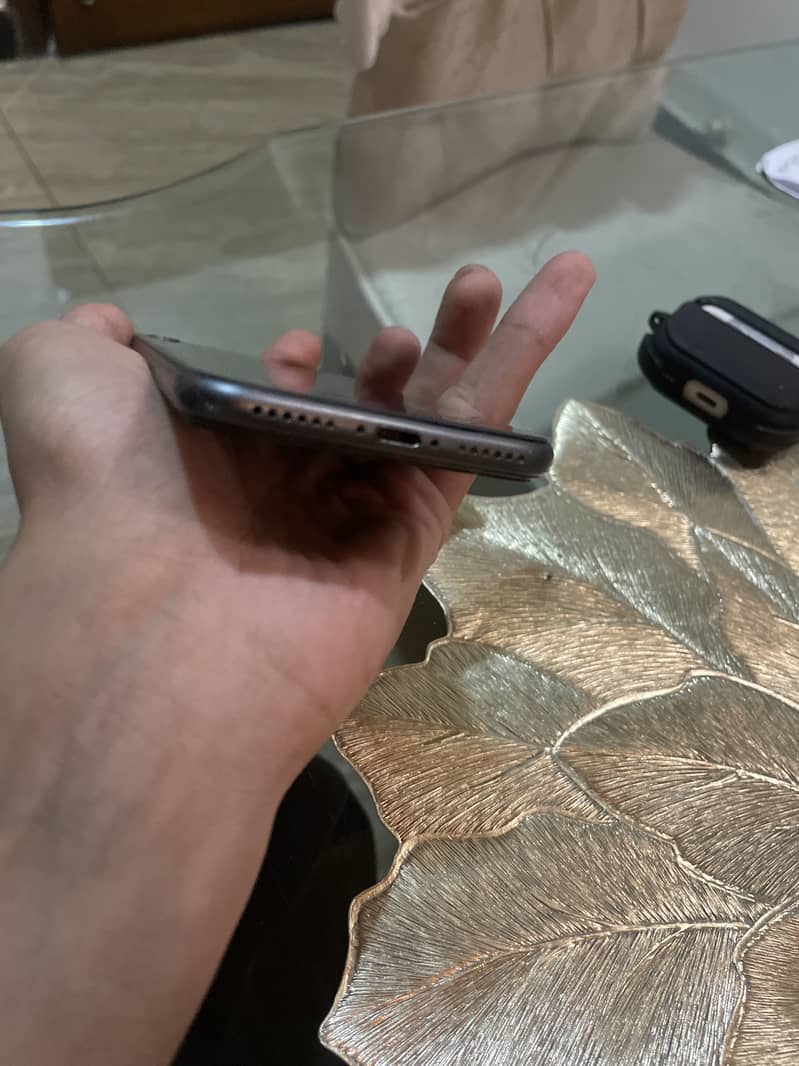 Apple iPhone 8 4