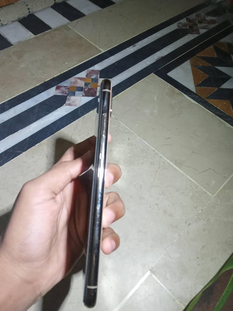 Apple iPhone XS Max 1
