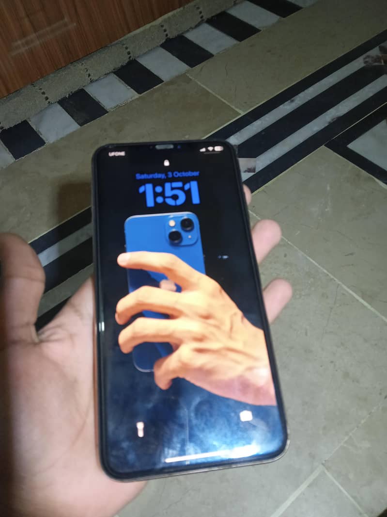 Apple iPhone XS Max 3