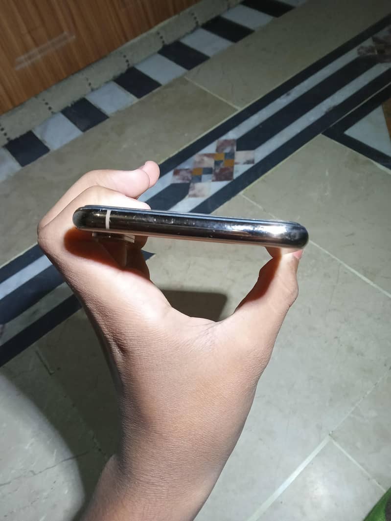 Apple iPhone XS Max 6
