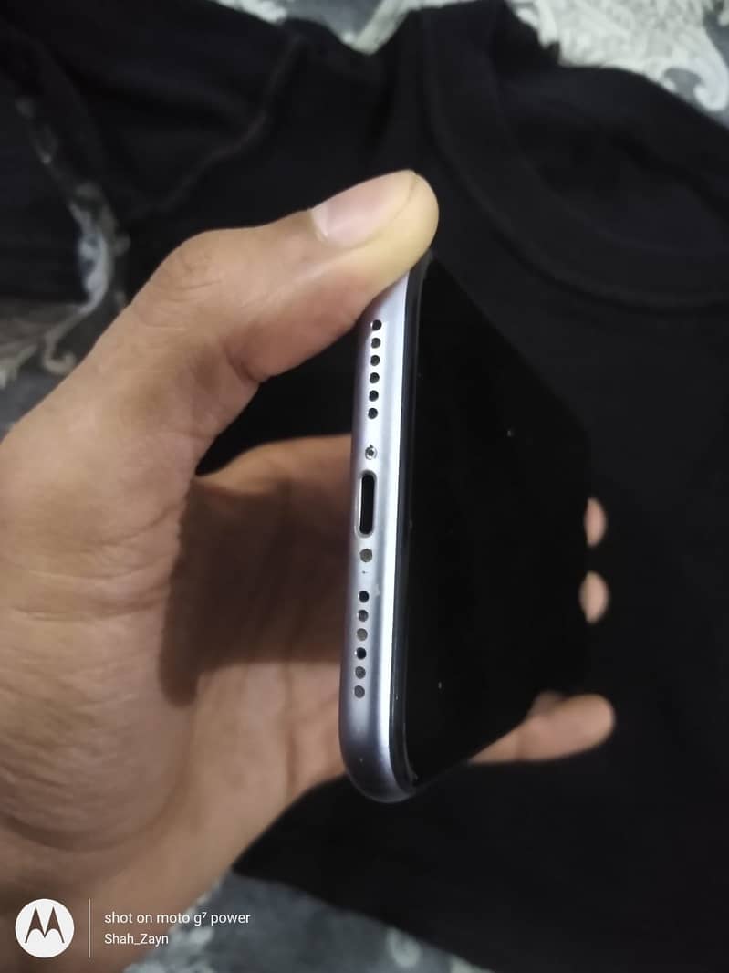 Apple iPhone 11 4