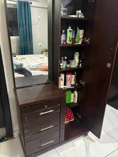 Dressing table